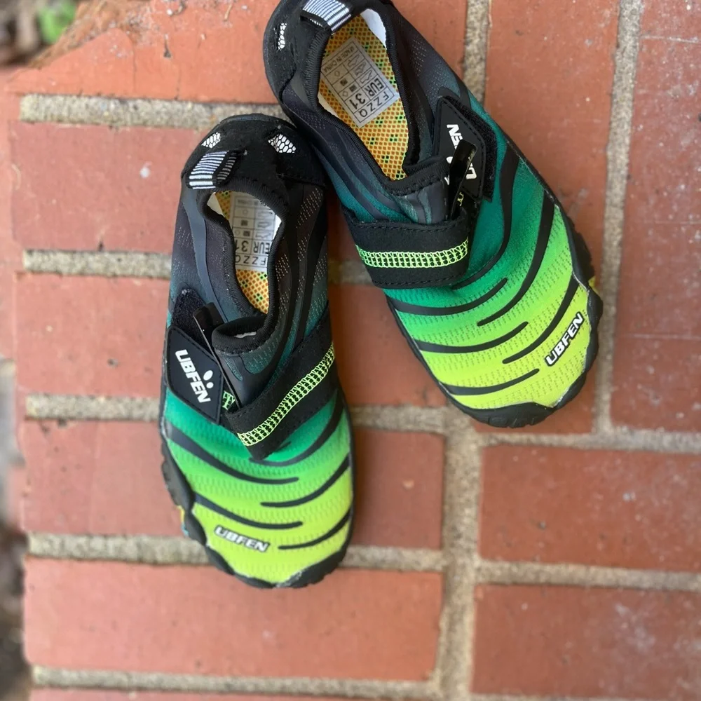 ❌UBFEN‎ Vibrant Green and Black Outdoor Shoes